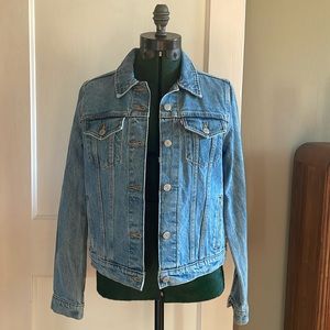 NWT Levi’s original trucker light wash jacket med